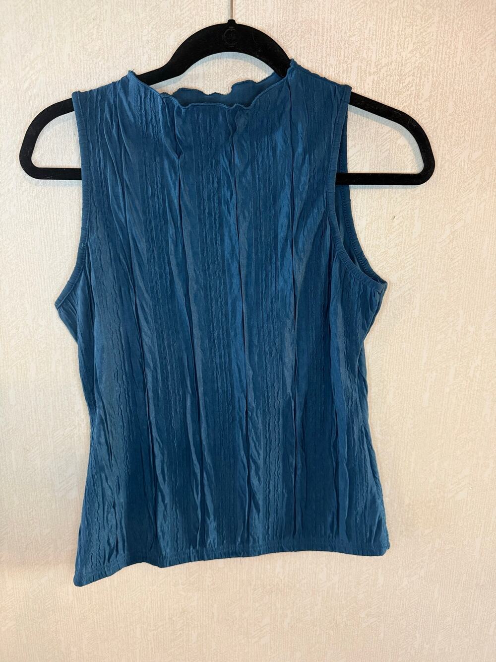 Composition Zusamme Blue Crinkle Sleeveless Mock Neck Top Size Small